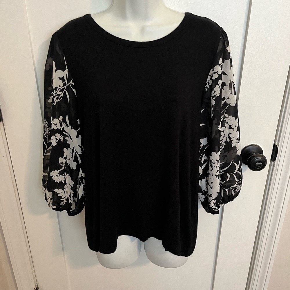 Kim & Cami White and Black Boxy Blouse